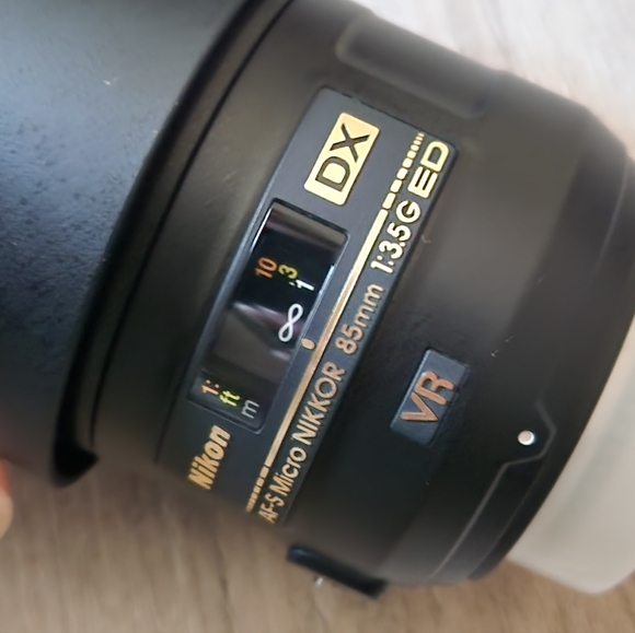 Nikon AF-S DX Micro NIKKOR 85mm F3.5G ED VR